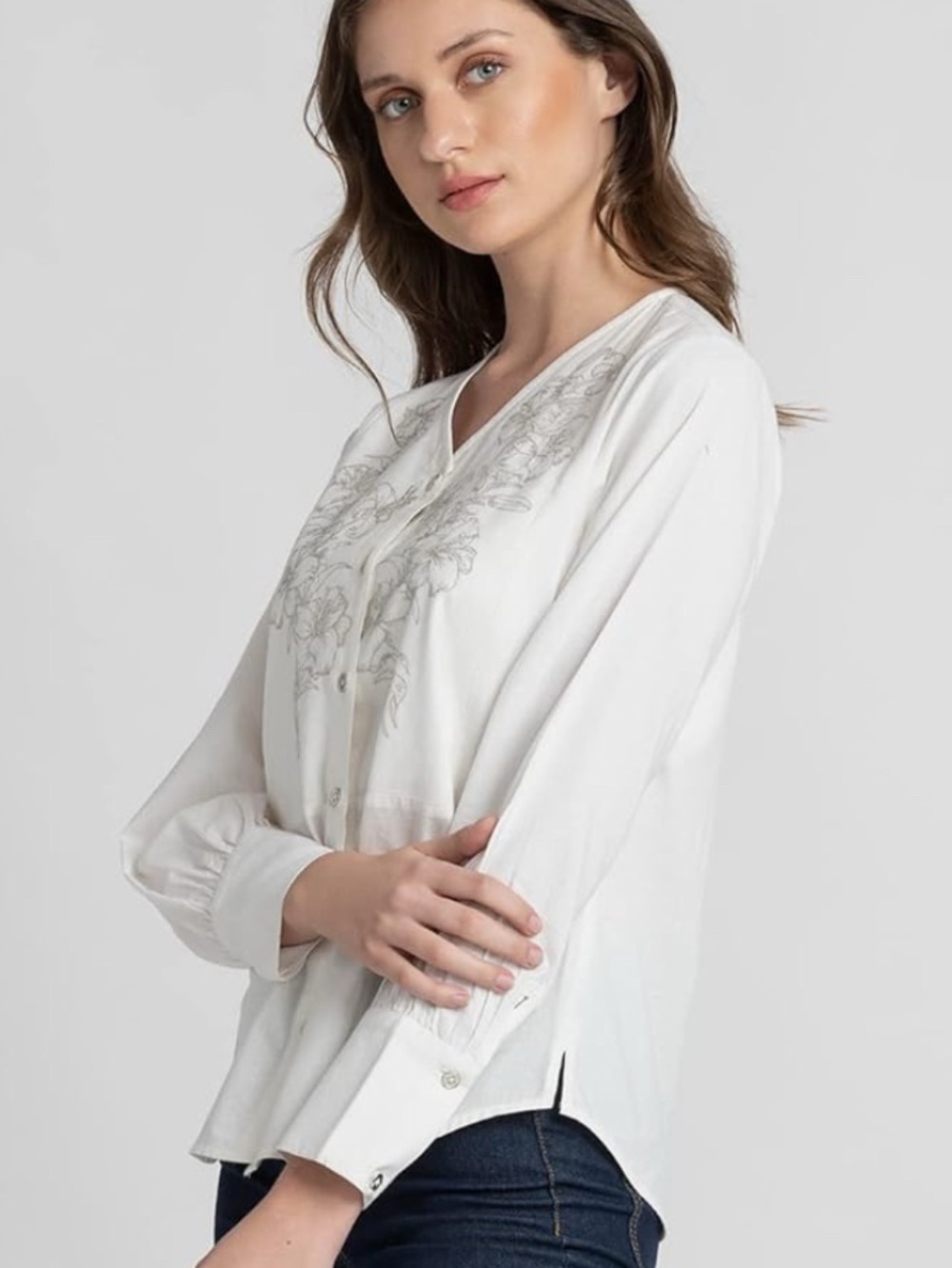 Shaye Embroidered V-Neck White Button-Up Blouse M